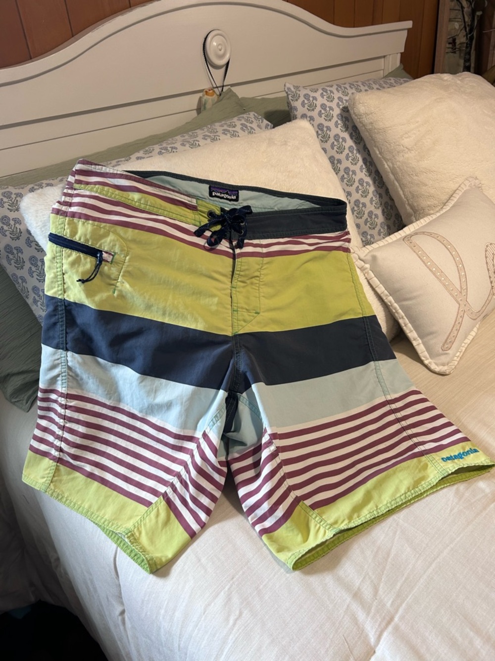Patagonia Men’s Wavefarer Board shorts size 34